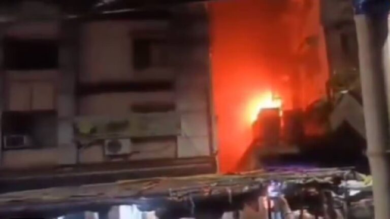 কলকাতার রিতুরাজ হোটেলে ভয়াবহ অগ্নিকাণ্ডে মৃত অন্তত ১৪, বহু আহত।
