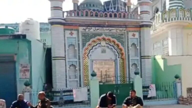 বাহরাইচে উচ্ছেদের নোটিস: শতাব্দী প্রাচীন মসজিদ ও ১৮০ পরিবারকে বন বিভাগের হুমকি, স্থানীয়দের বিক্ষোভ