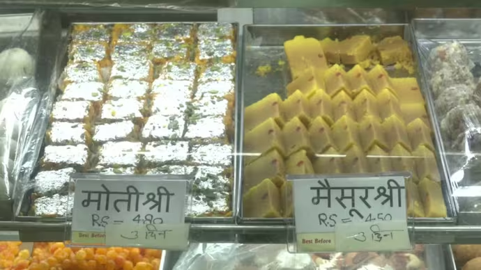 জয়পুরের মিষ্টির দোকানে ‘পাক’ বাদ! মাইসোর পাক এখন ‘মাইসোর শ্রী’— জাতীয়তাবাদের বাড়াবাড়ি নাকি অজ্ঞতার প্রকাশ?